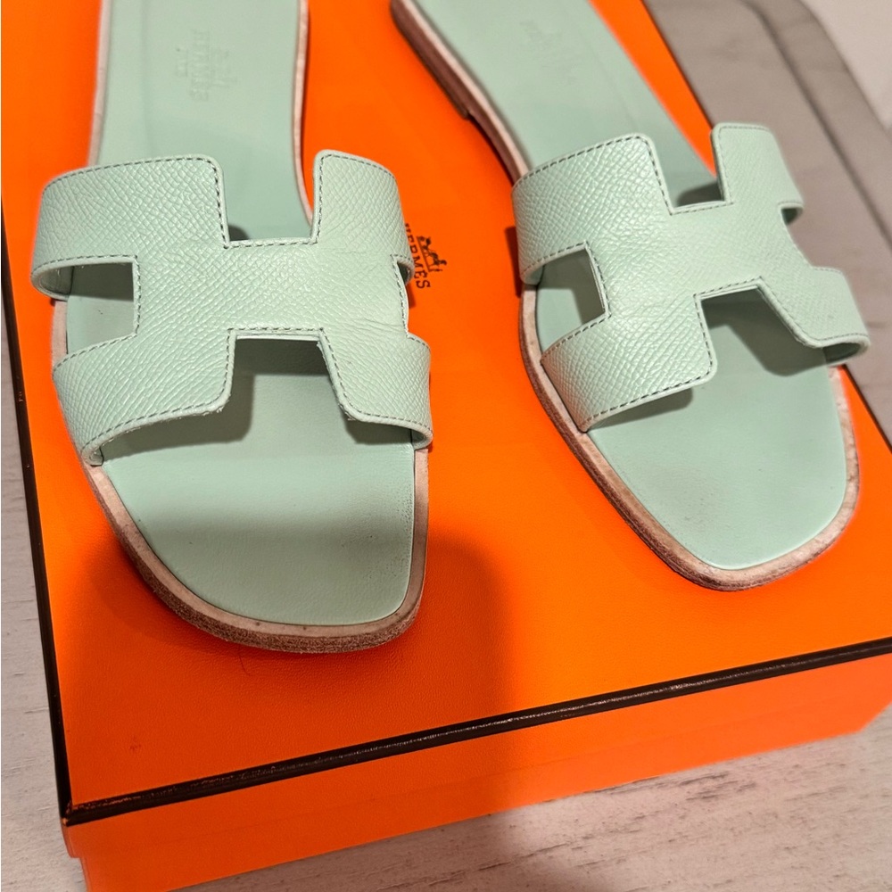 HERMES VERT FIZZ ORAN SANDALS Women's